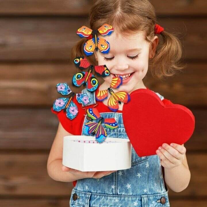 Flying Butterfly Surprise Toy Wind Up Gift Card Decoration